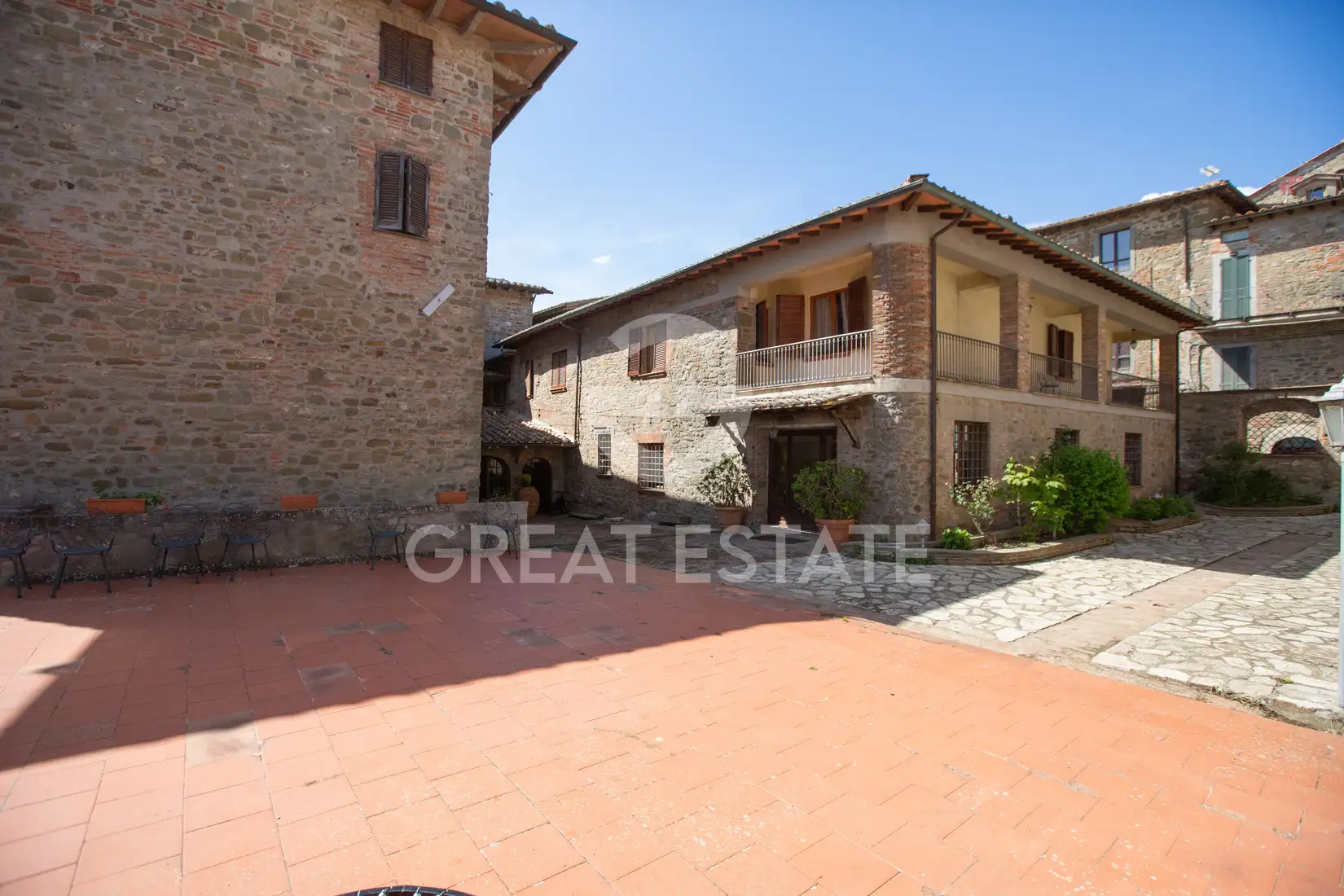 House 1500m² in Italy, Perugia. Priced at 1700000€ rent photo-7