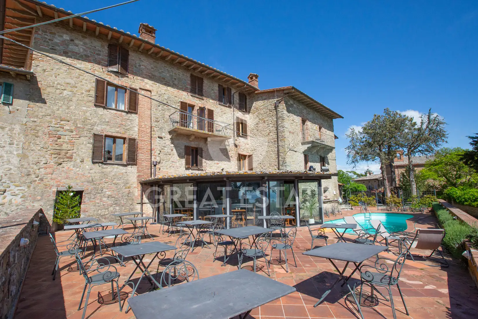 House 1500m² in Italy, Perugia. Priced at 1700000€ rent photo-11