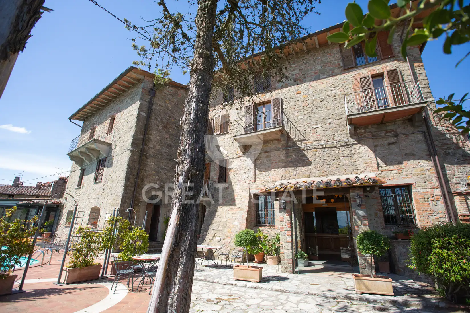 House 1500m² in Italy, Perugia. Priced at 1700000€ rent photo-6