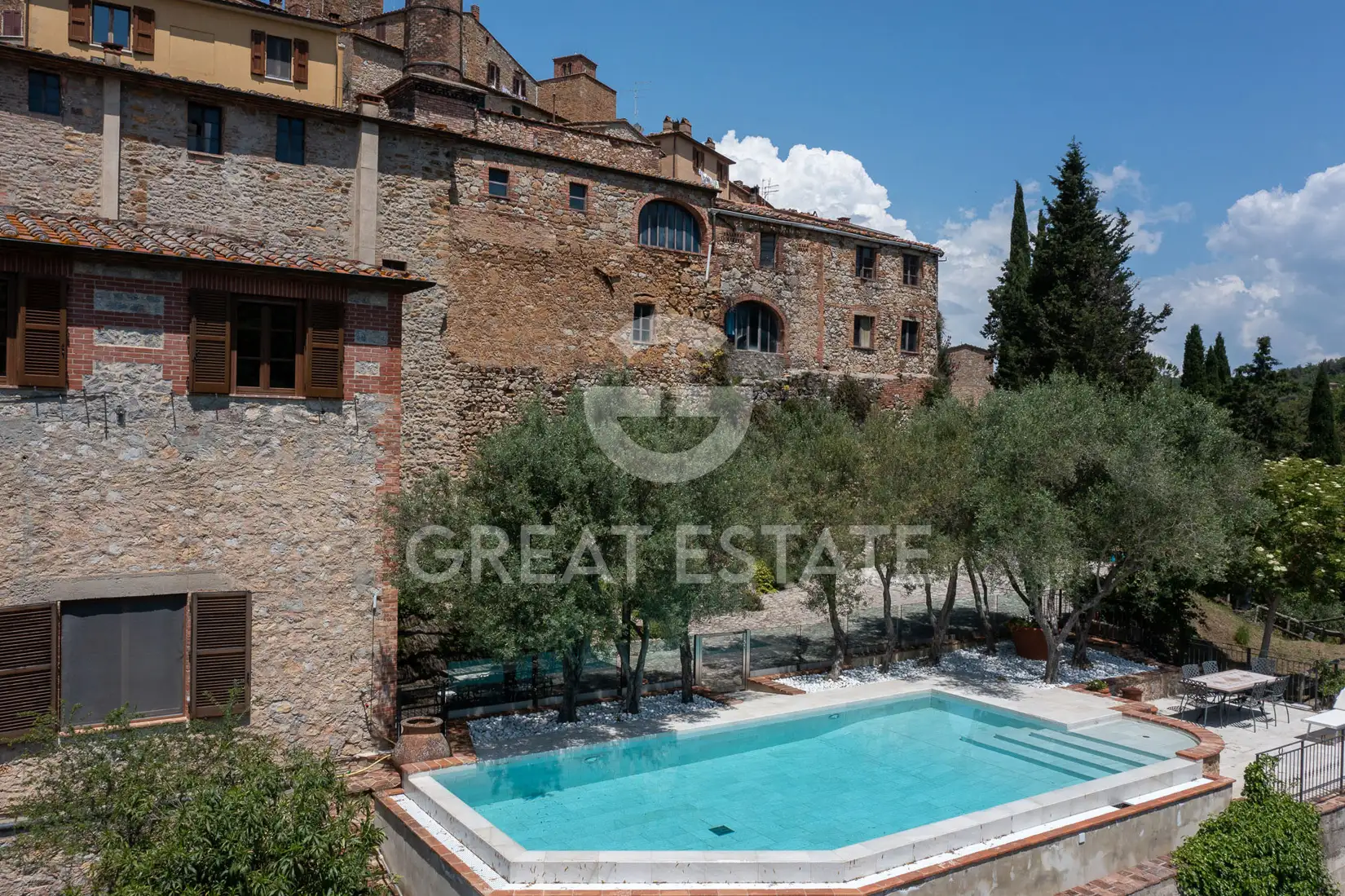 House 284m² in Italy, Siena. Priced at 990000€ rent photo-2