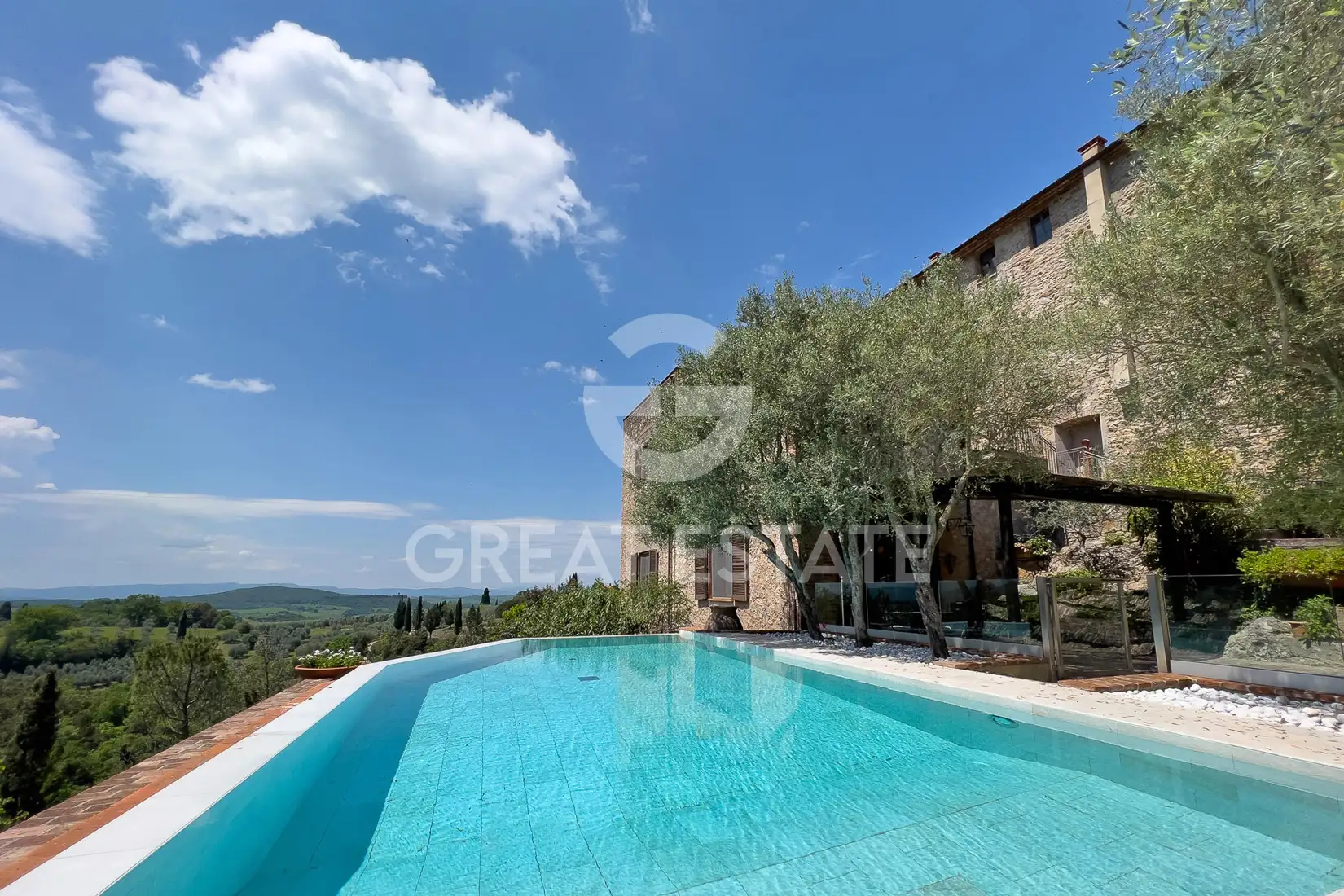 House 284m² in Italy, Siena. Priced at 990000€ rent photo-3