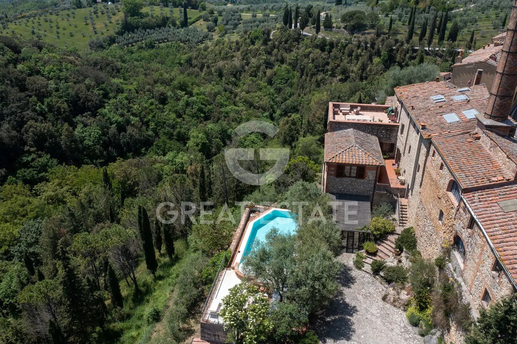 House 284m² in Italy, Siena. Priced at 990000€ rent photo-4
