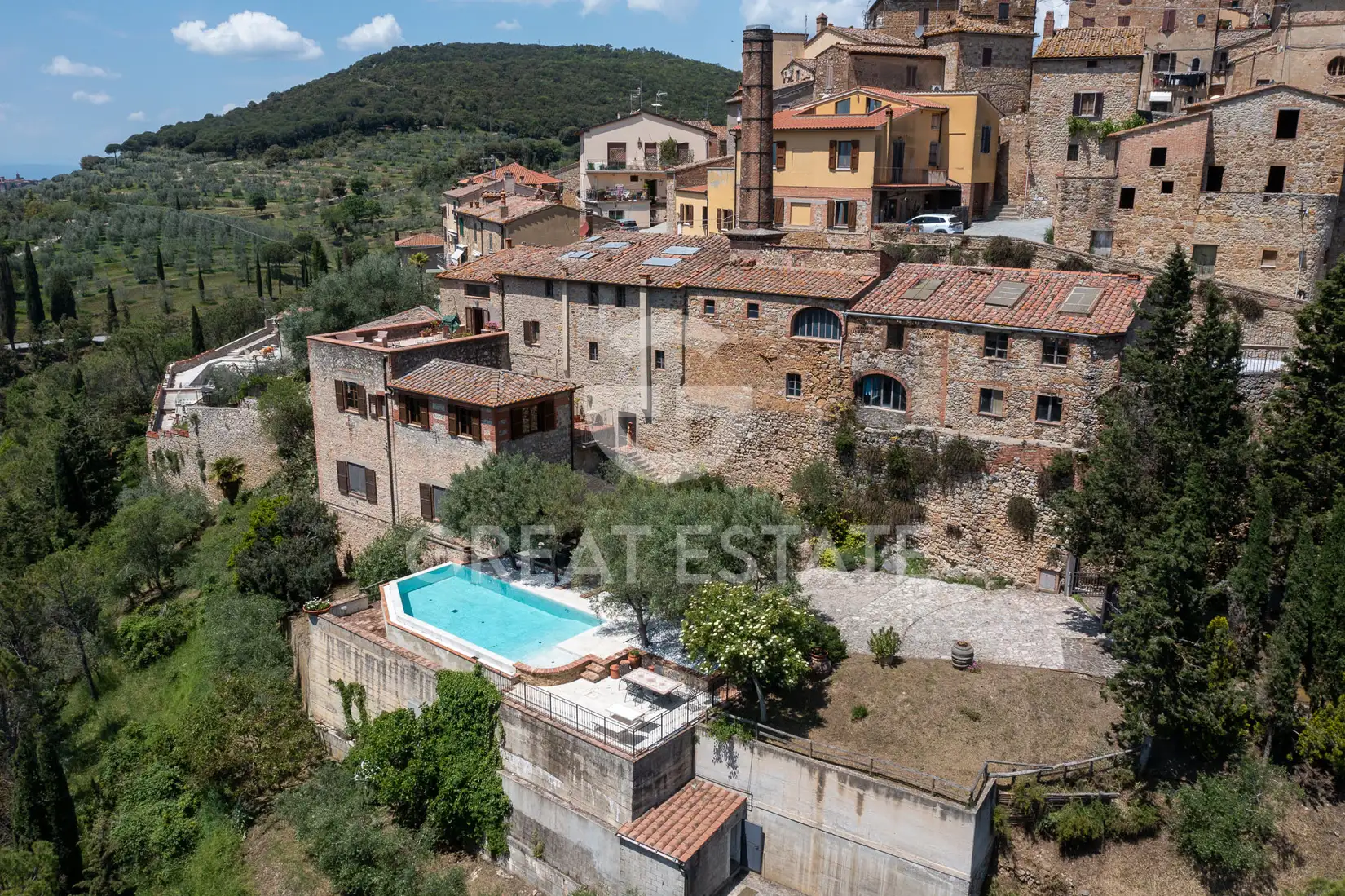 House 284m² in Italy, Siena. Priced at 990000€ rent photo-5