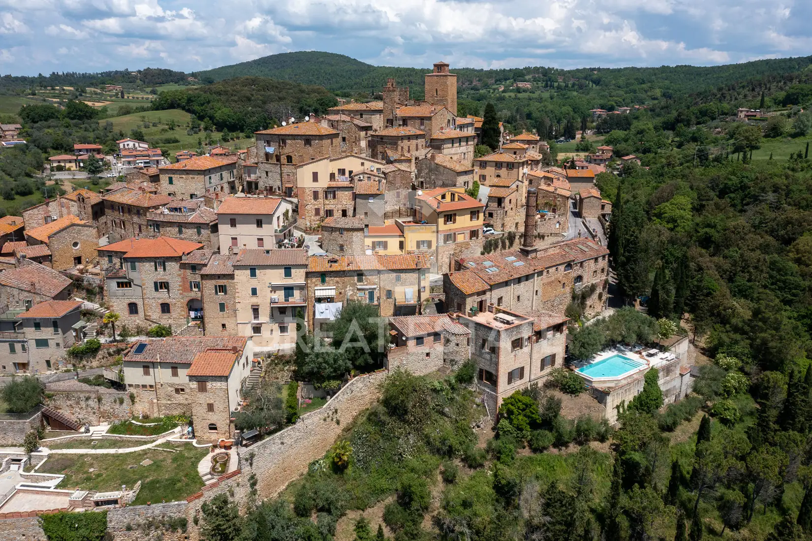 House 284m² in Italy, Siena. Priced at 990000€ rent photo-6