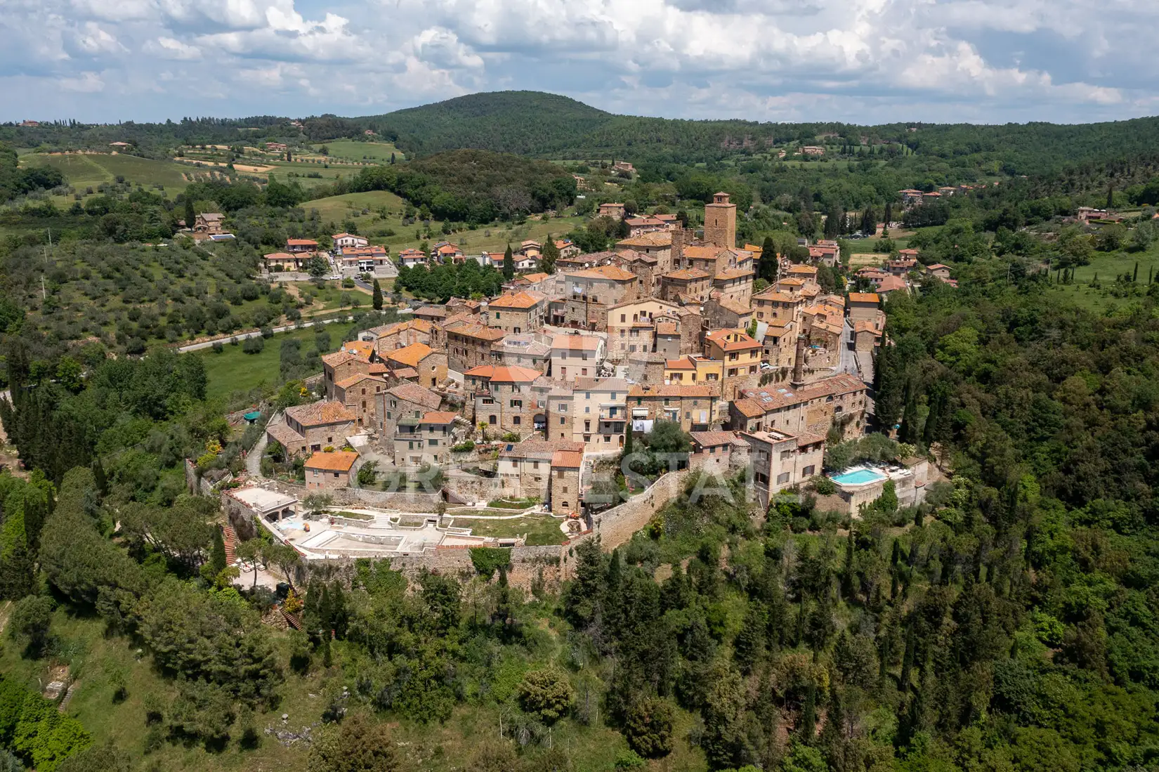 House 284m² in Italy, Siena. Priced at 990000€ rent photo-7