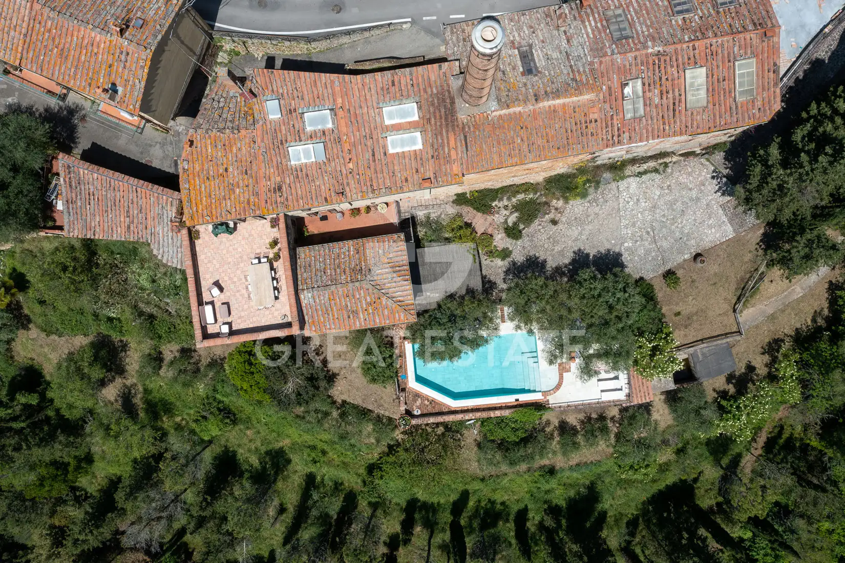 House 284m² in Italy, Siena. Priced at 990000€ rent photo-8