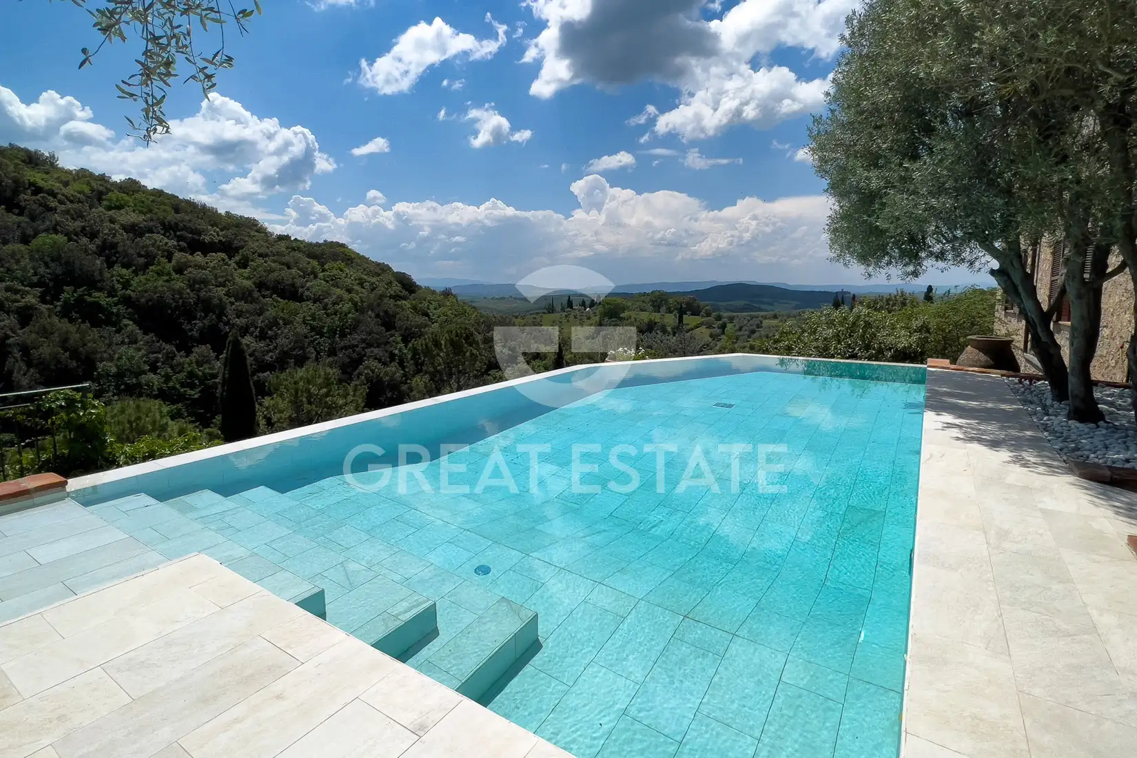 House 284m² in Italy, Siena. Priced at 990000€ rent photo-12