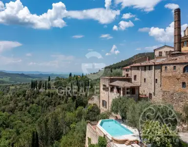 Buy in Italy for 990000€