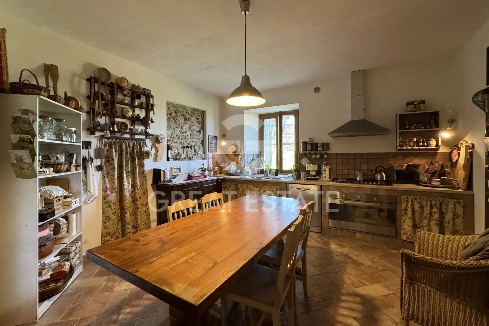 House 424m² in Italy, Arezzo. Priced at 530000€ rent photo-14