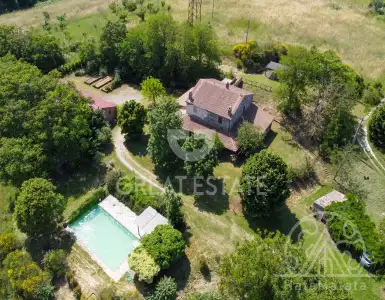 Buy in Italy for 890000€