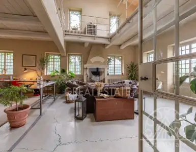 Buy in Italy for 1490000€