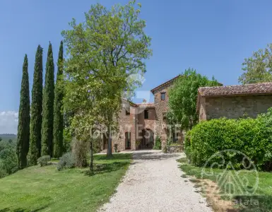 Buy in Italy for 2000000€