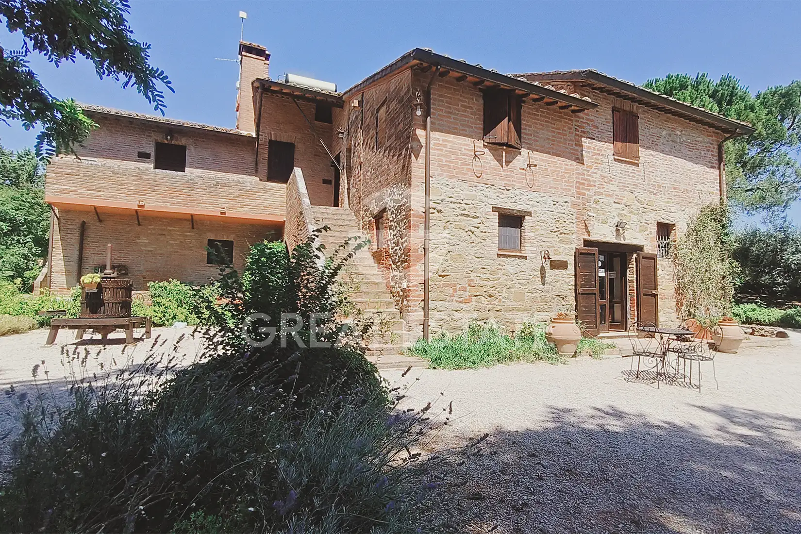 House 1371m² in Italy, Perugia. Priced at 2200000€ rent photo-6