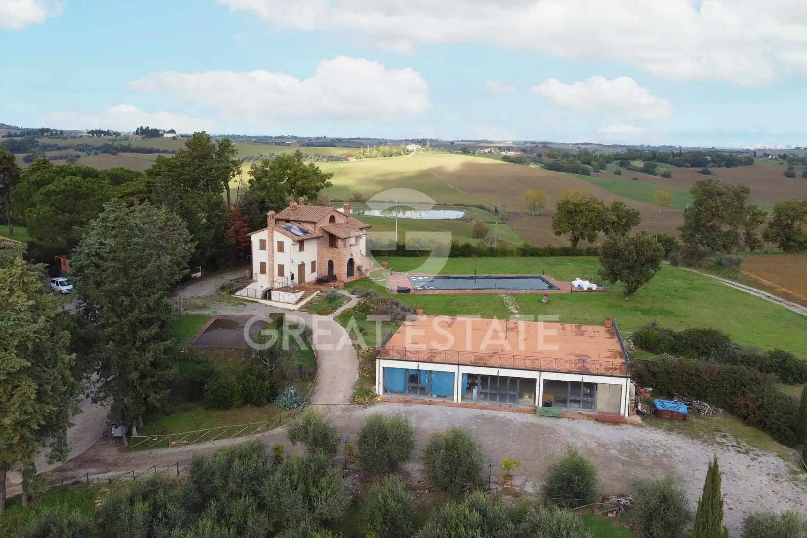 House 1371m² in Italy, Perugia. Priced at 2200000€ rent photo-5