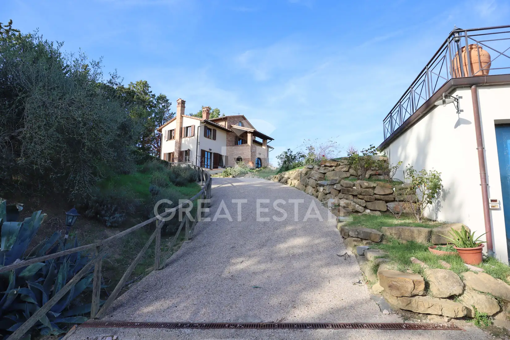 House 1371m² in Italy, Perugia. Priced at 2200000€ rent photo-8