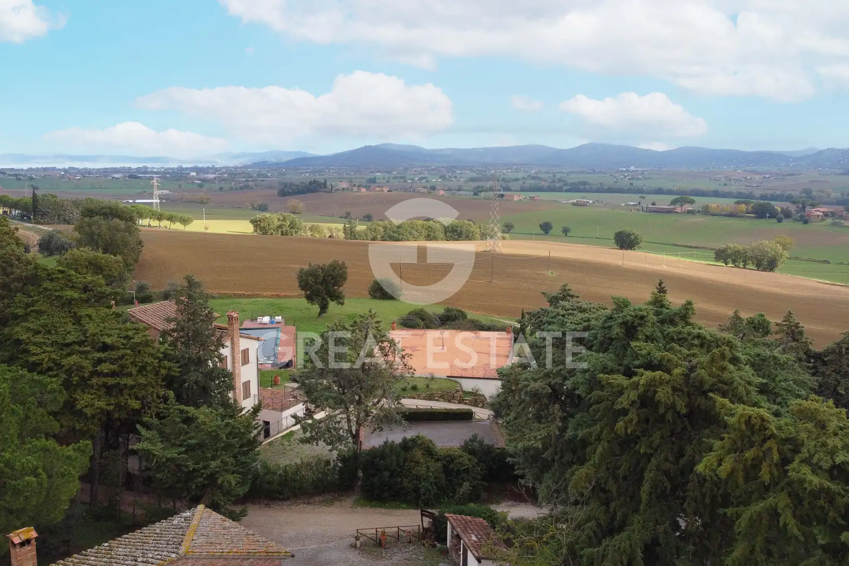 House 1371m² in Italy, Perugia. Priced at 2200000€ rent photo-9