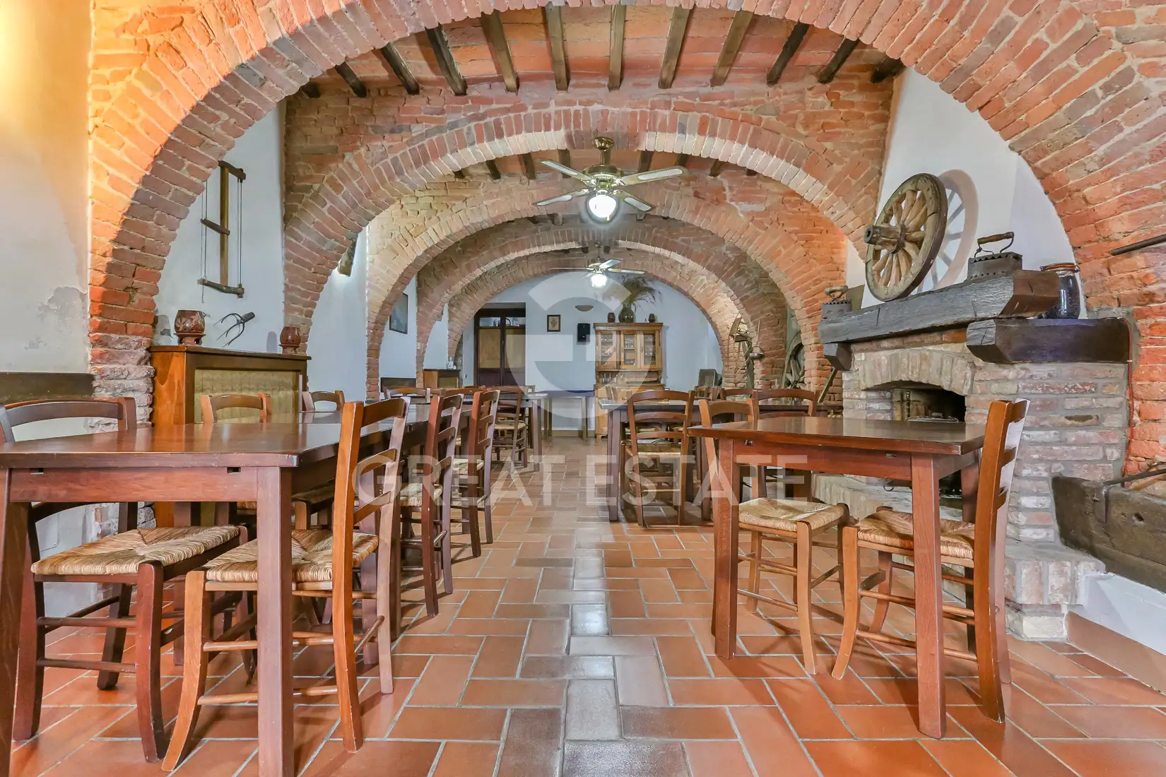 House 1371m² in Italy, Perugia. Priced at 2340000€ rent photo-11