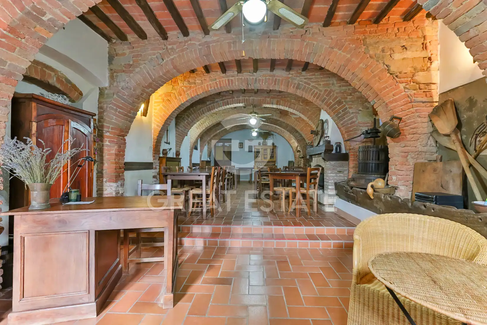 House 1371m² in Italy, Perugia. Priced at 2340000€ rent photo-12
