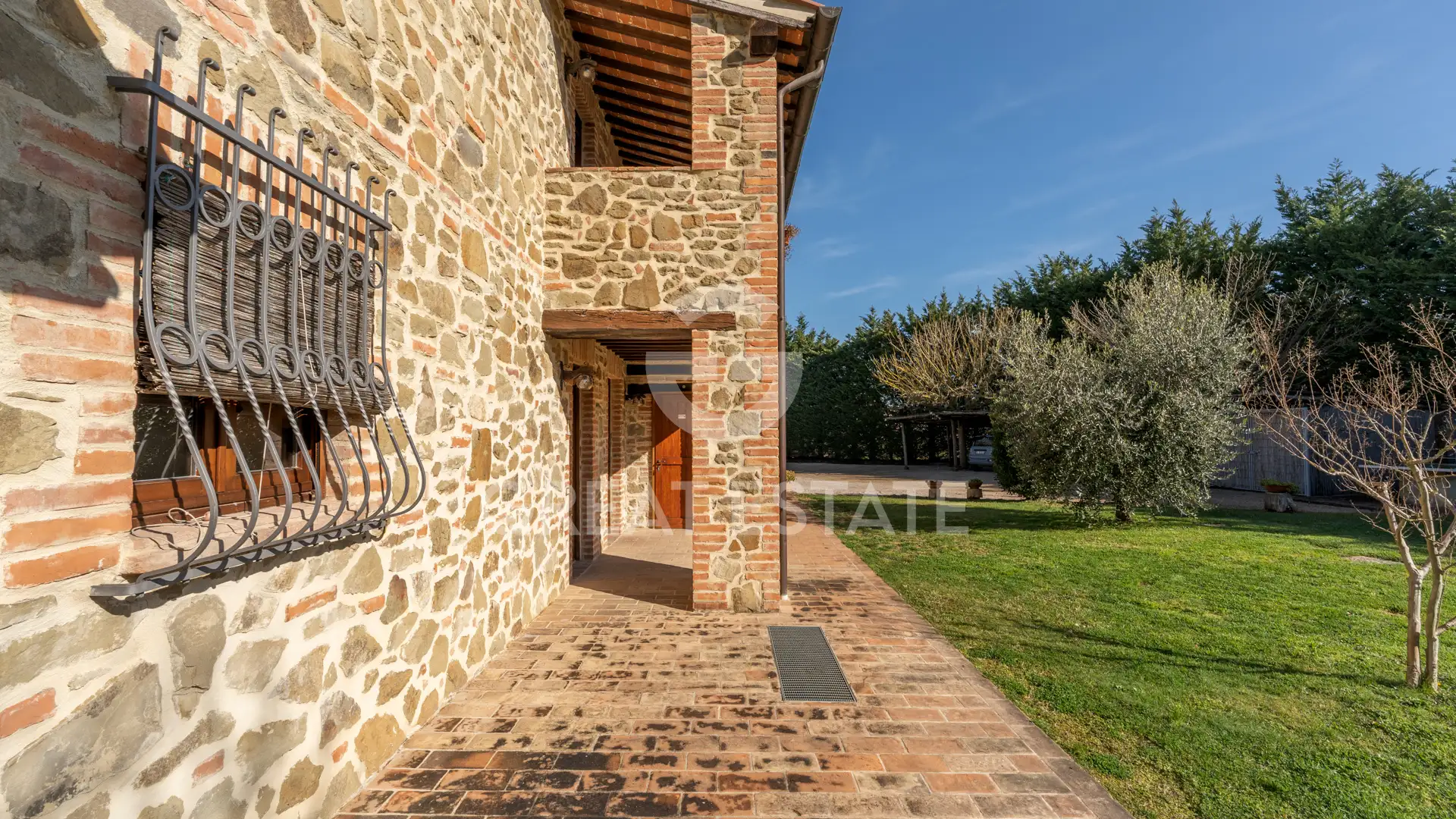 House 474m² in Italy, Perugia. Priced at 1050000€ rent photo-10
