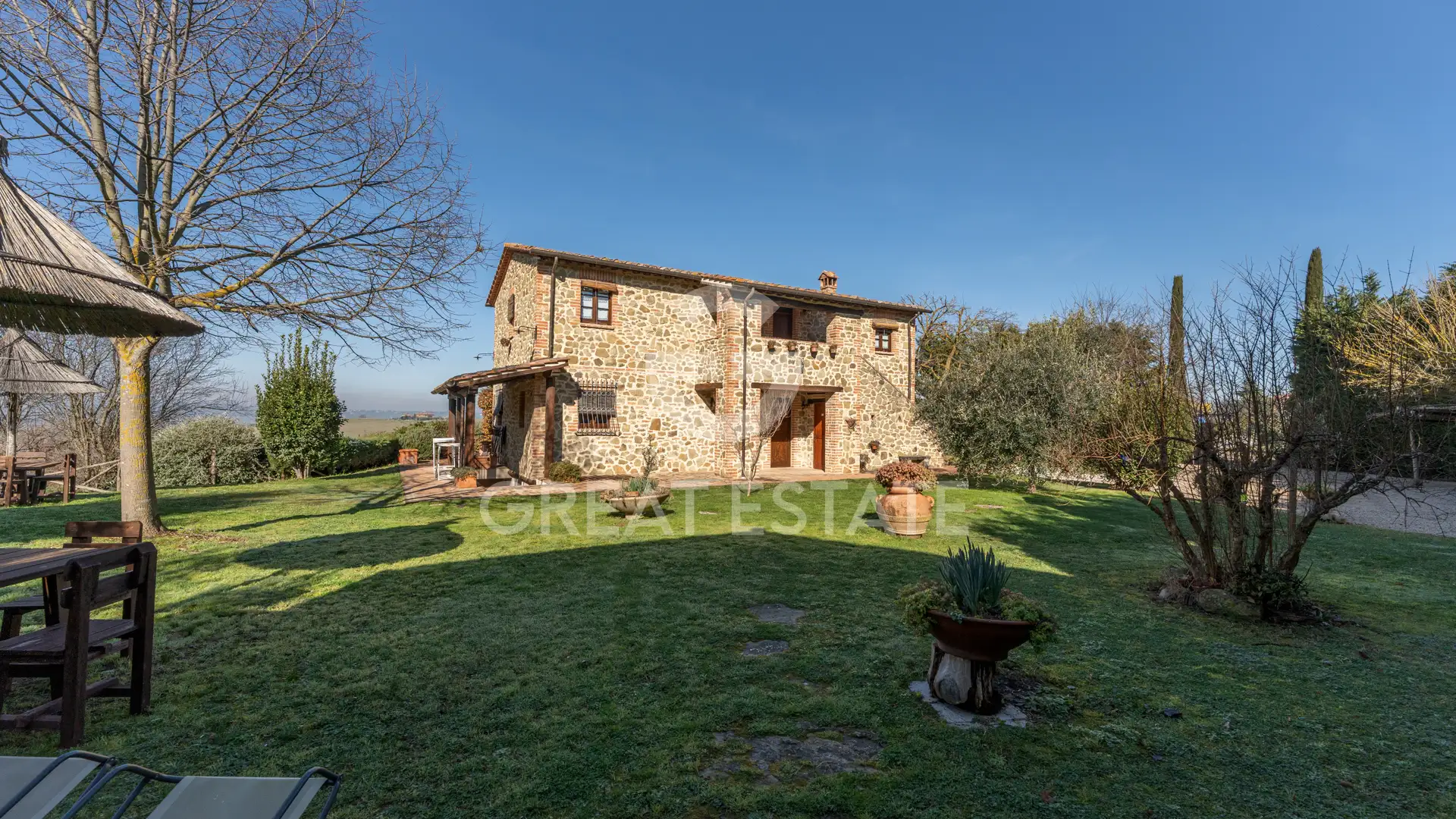 House 474m² in Italy, Perugia. Priced at 1050000€ rent photo-13