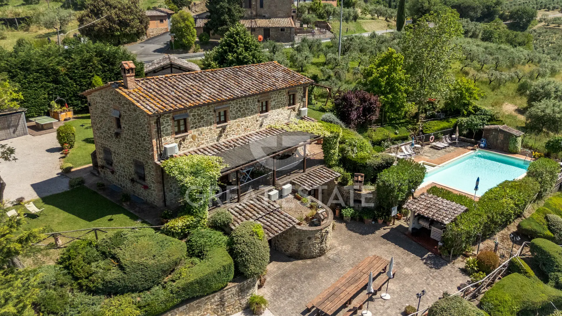 House 474m² in Italy, Perugia. Priced at 1050000€ rent photo-12