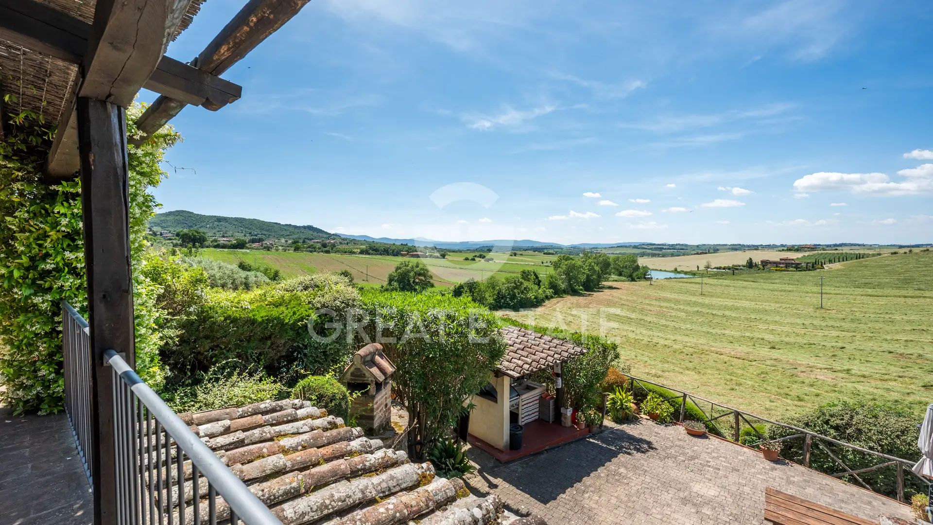 House 474m² in Italy, Perugia. Priced at 1050000€ rent photo-14