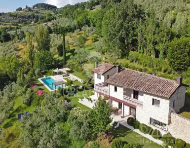 Buy in Italy for 1980000€