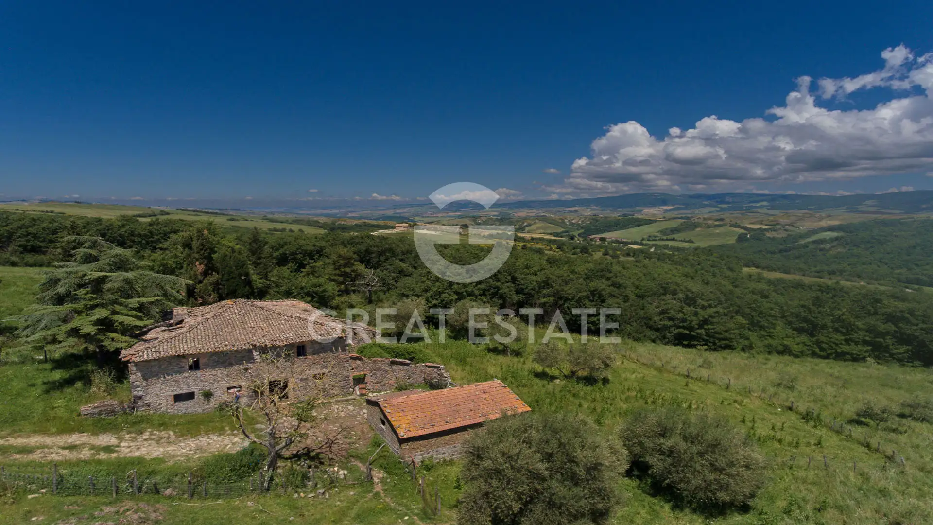 House 500m² in Italy, Siena. Priced at 600000€ rent photo-1
