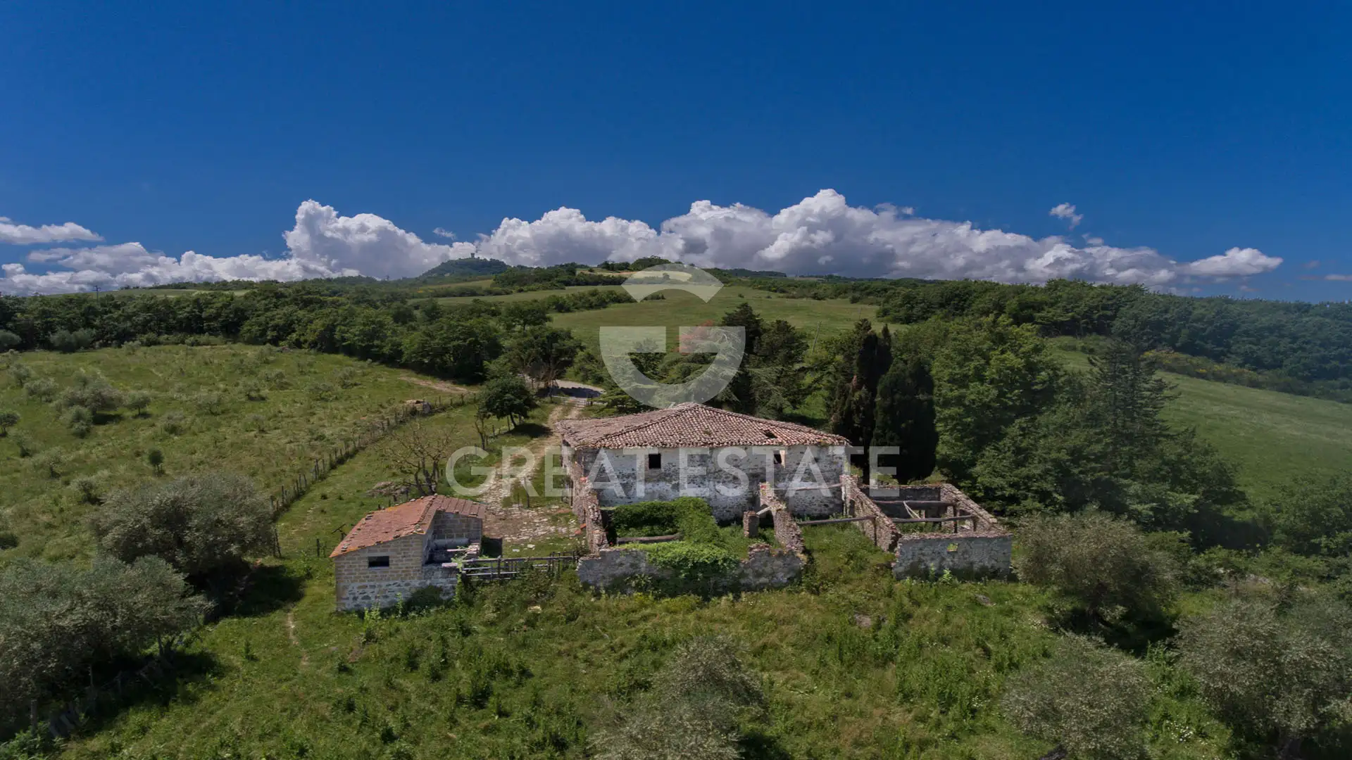 House 500m² in Italy, Siena. Priced at 600000€ rent photo-2