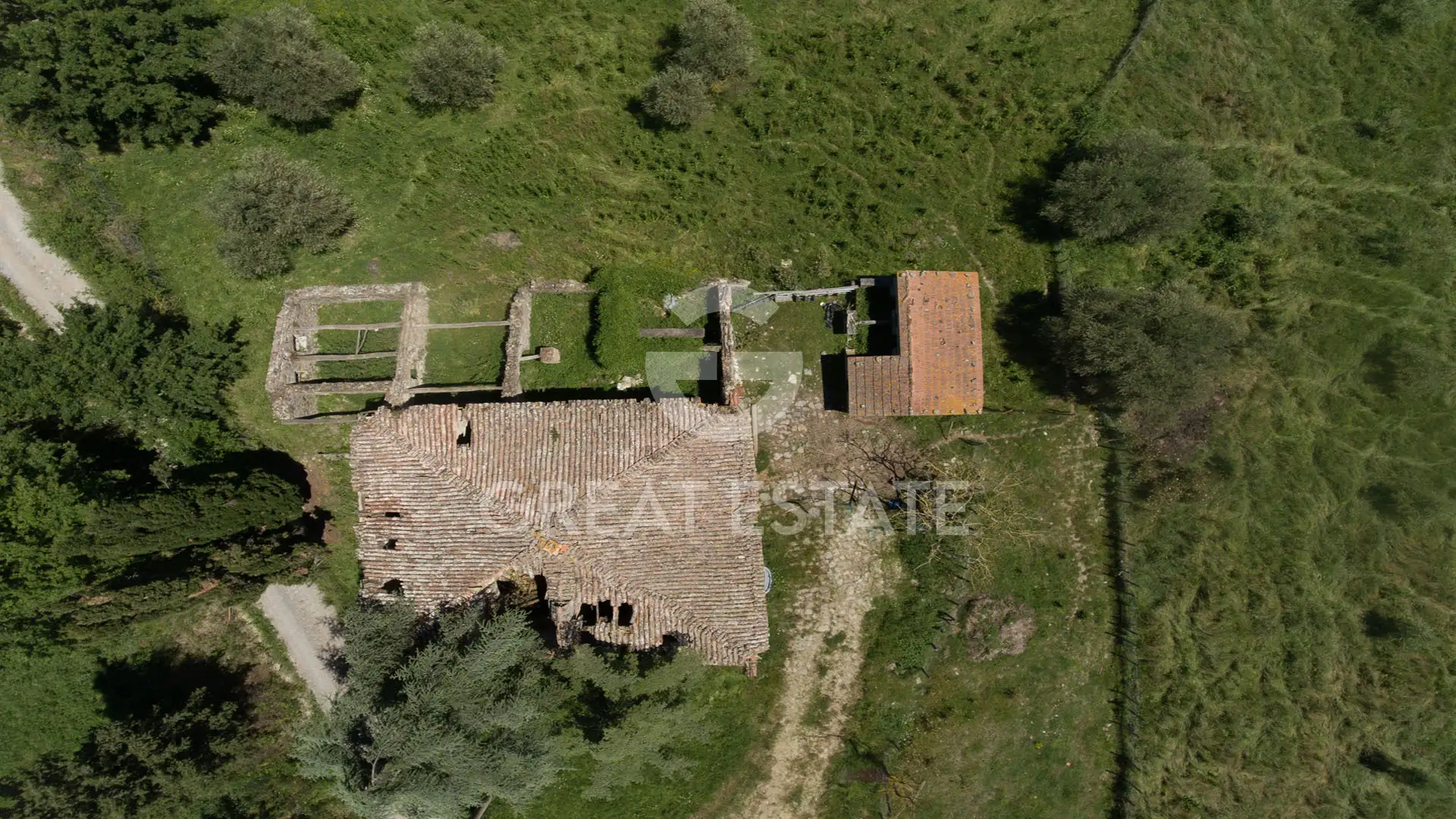 House 500m² in Italy, Siena. Priced at 600000€ rent photo-3