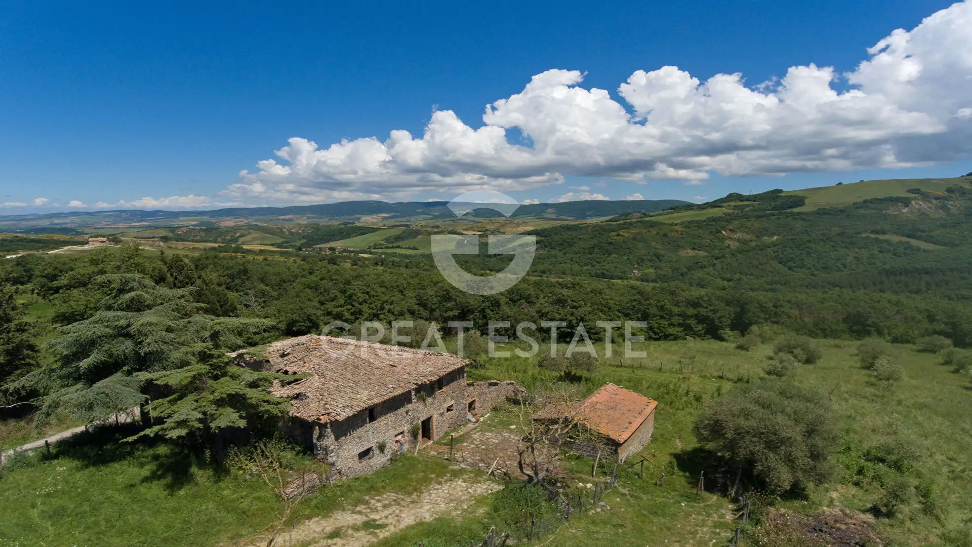 House 500m² in Italy, Siena. Priced at 600000€ rent photo-5