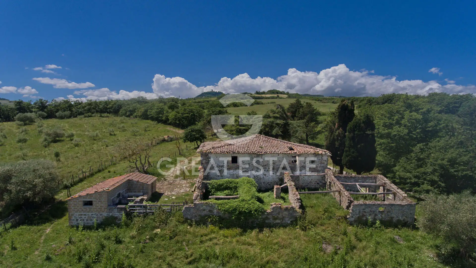 House 500m² in Italy, Siena. Priced at 600000€ rent photo-6