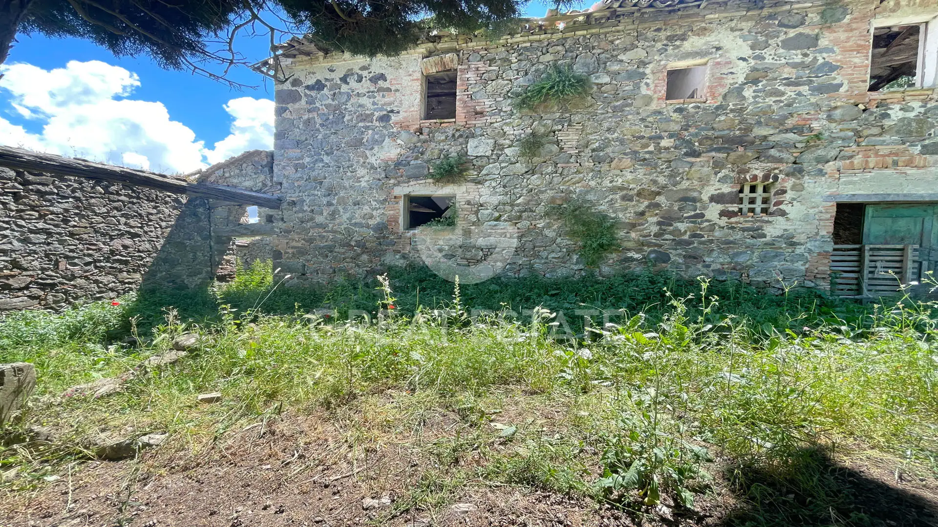 House 500m² in Italy, Siena. Priced at 600000€ rent photo-9