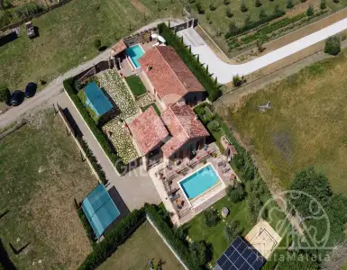 Buy in Italy for 990000€