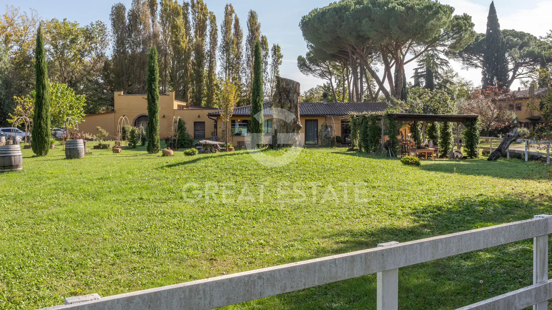 House 1031m² in Italy, Arezzo. Priced at 1800000€ rent photo-13