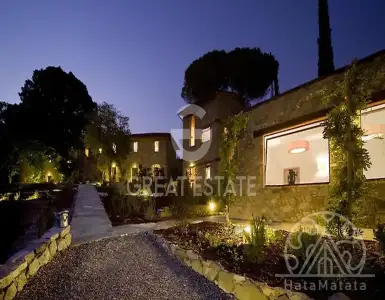 Buy in Italy for 2380000€