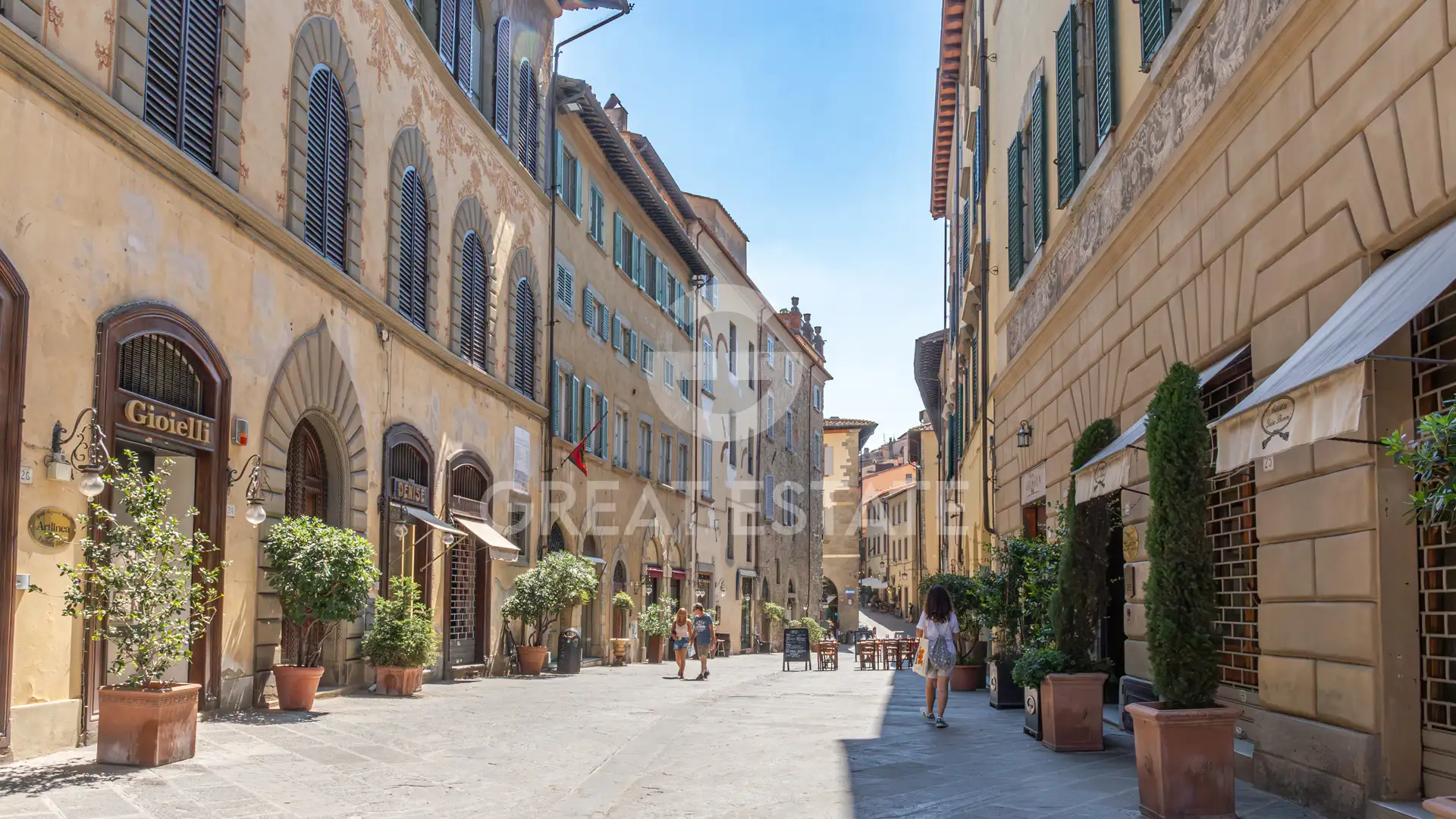 Flat 218m² in Italy, Arezzo. Priced at 1070000€ rent photo-2