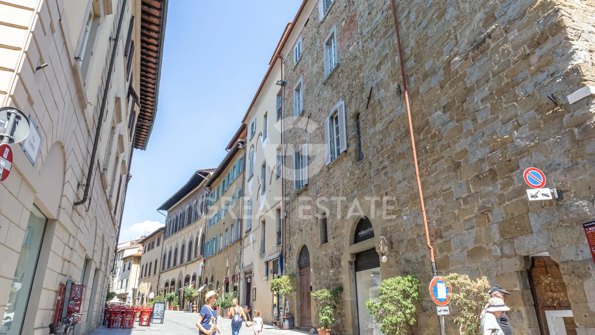 Flat 218m² in Italy, Arezzo. Priced at 1070000€ rent photo-4