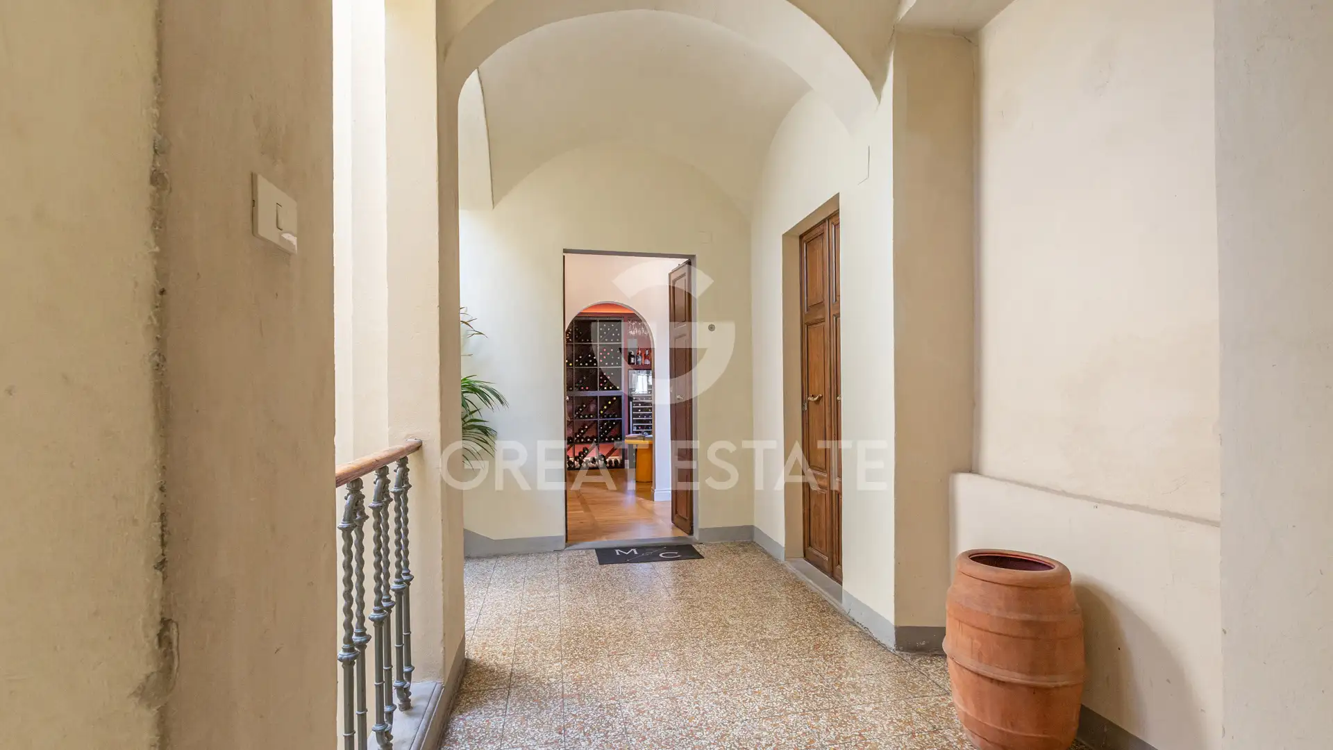 Flat 218m² in Italy, Arezzo. Priced at 1070000€ rent photo-7