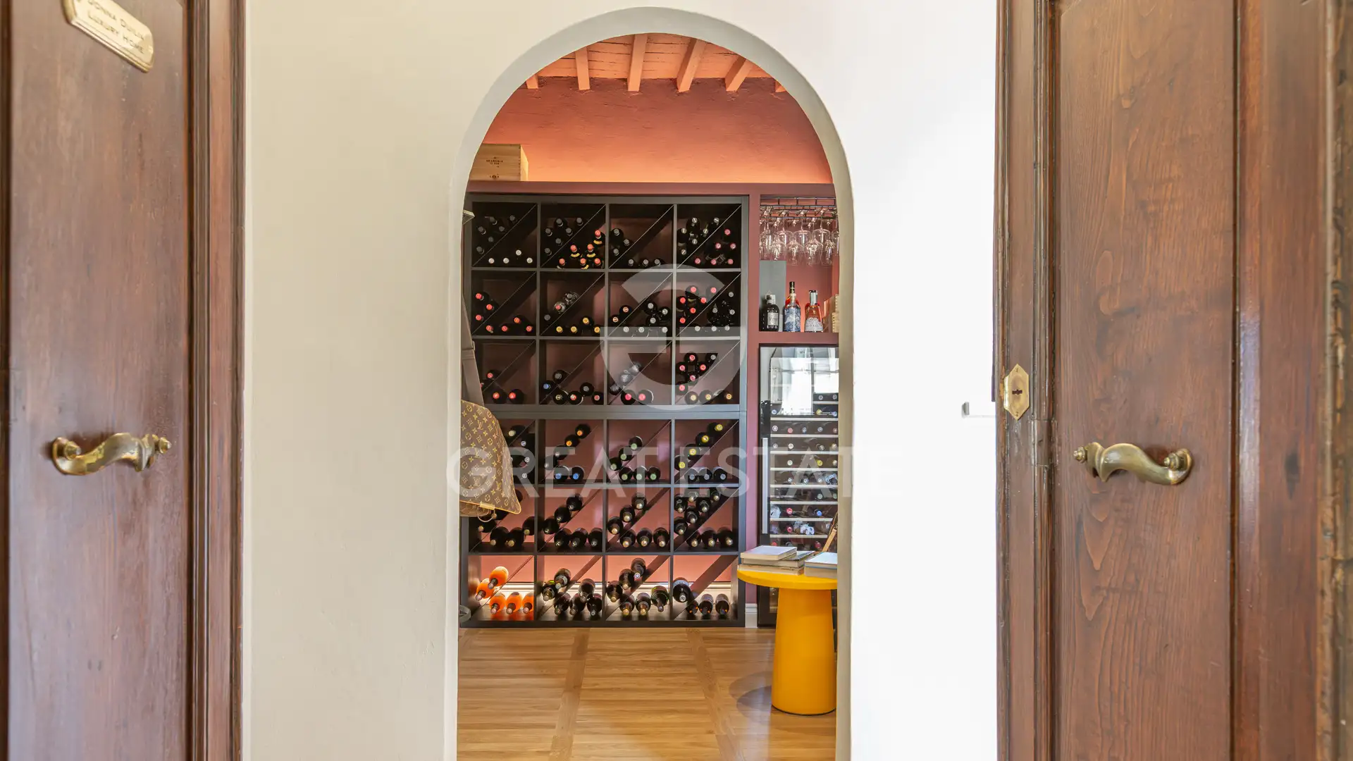 Flat 218m² in Italy, Arezzo. Priced at 1070000€ rent photo-8