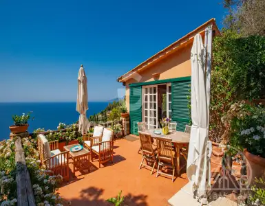 Buy in Italy for 900000€