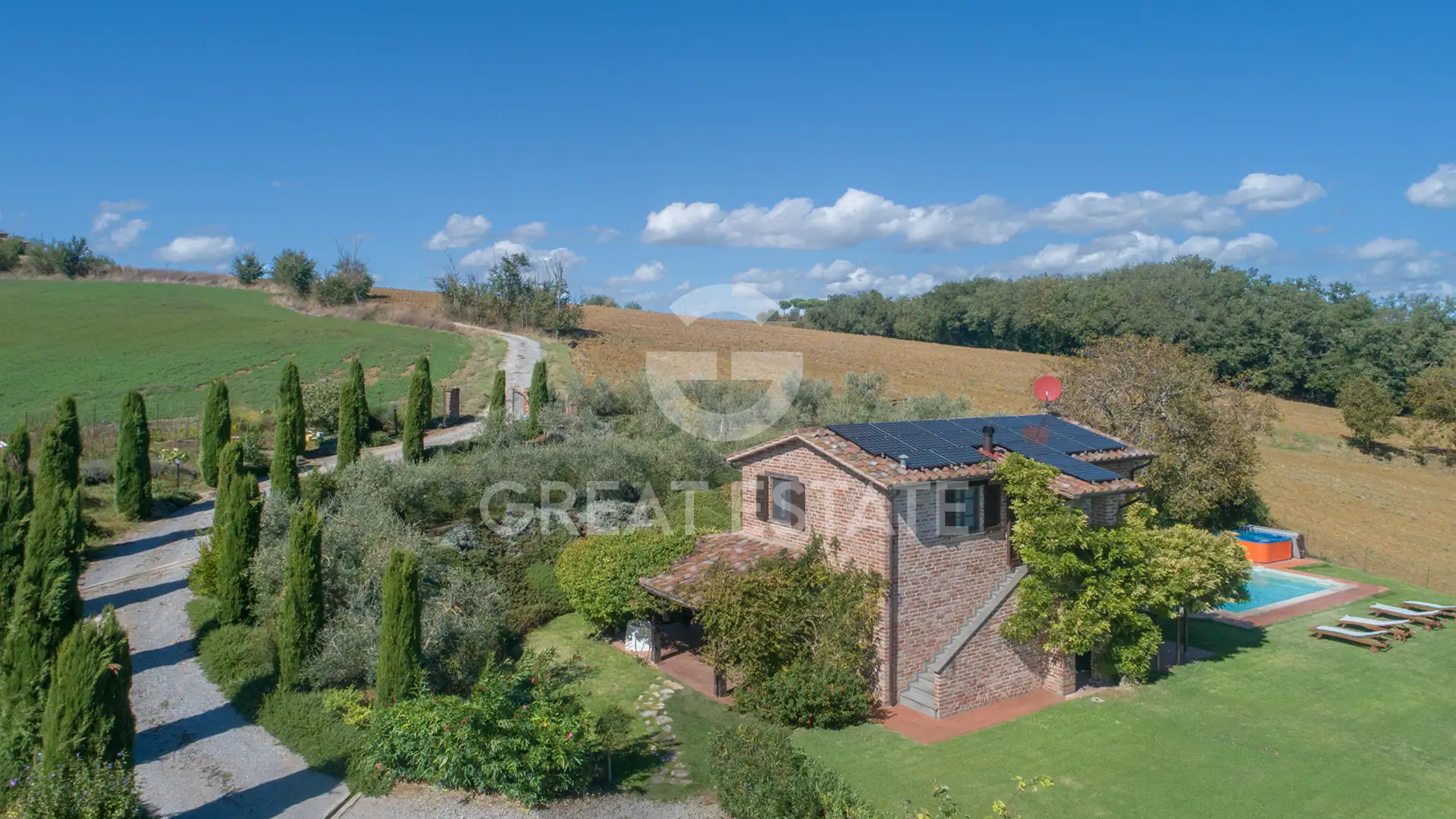 House 140m² in Italy, Perugia. Priced at 550000€ rent photo-1