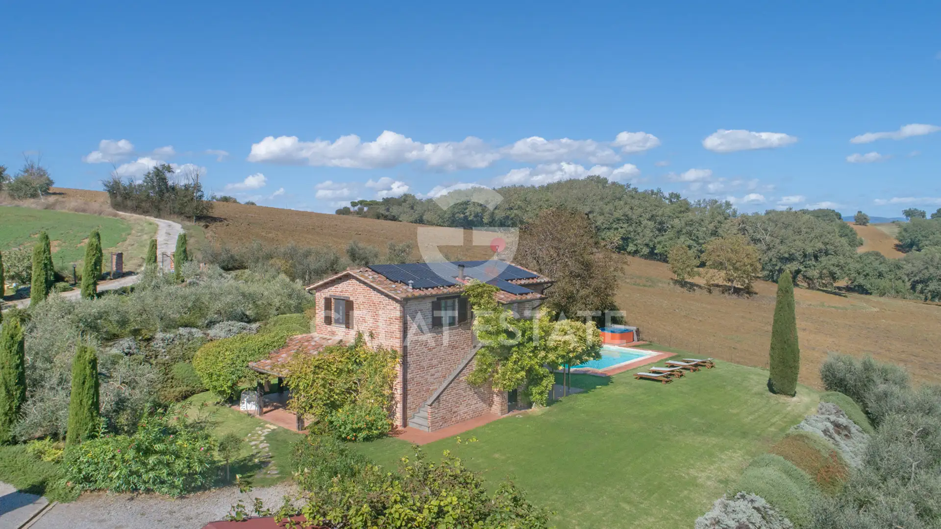 House 140m² in Italy, Perugia. Priced at 550000€ rent photo-6