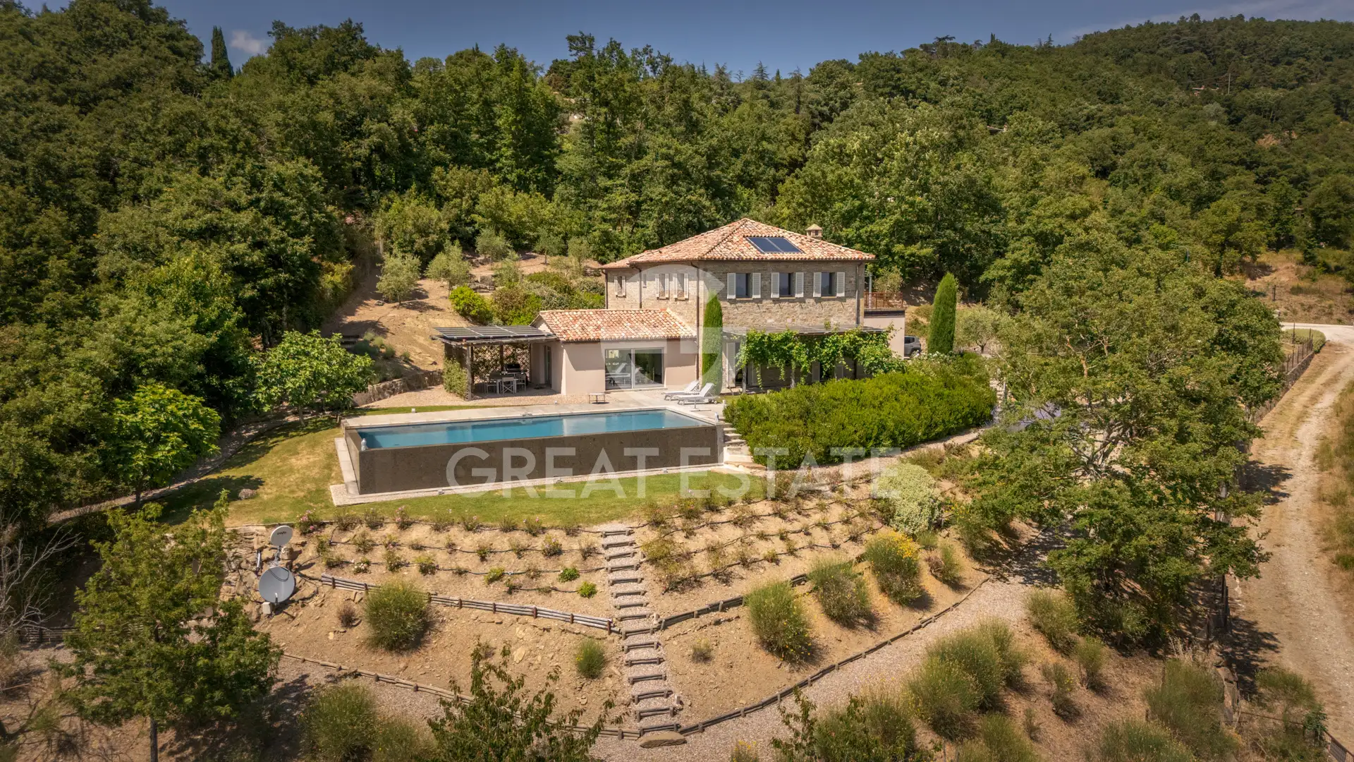 House 587m² in Italy, Perugia. Priced at 2250000€ rent photo-1