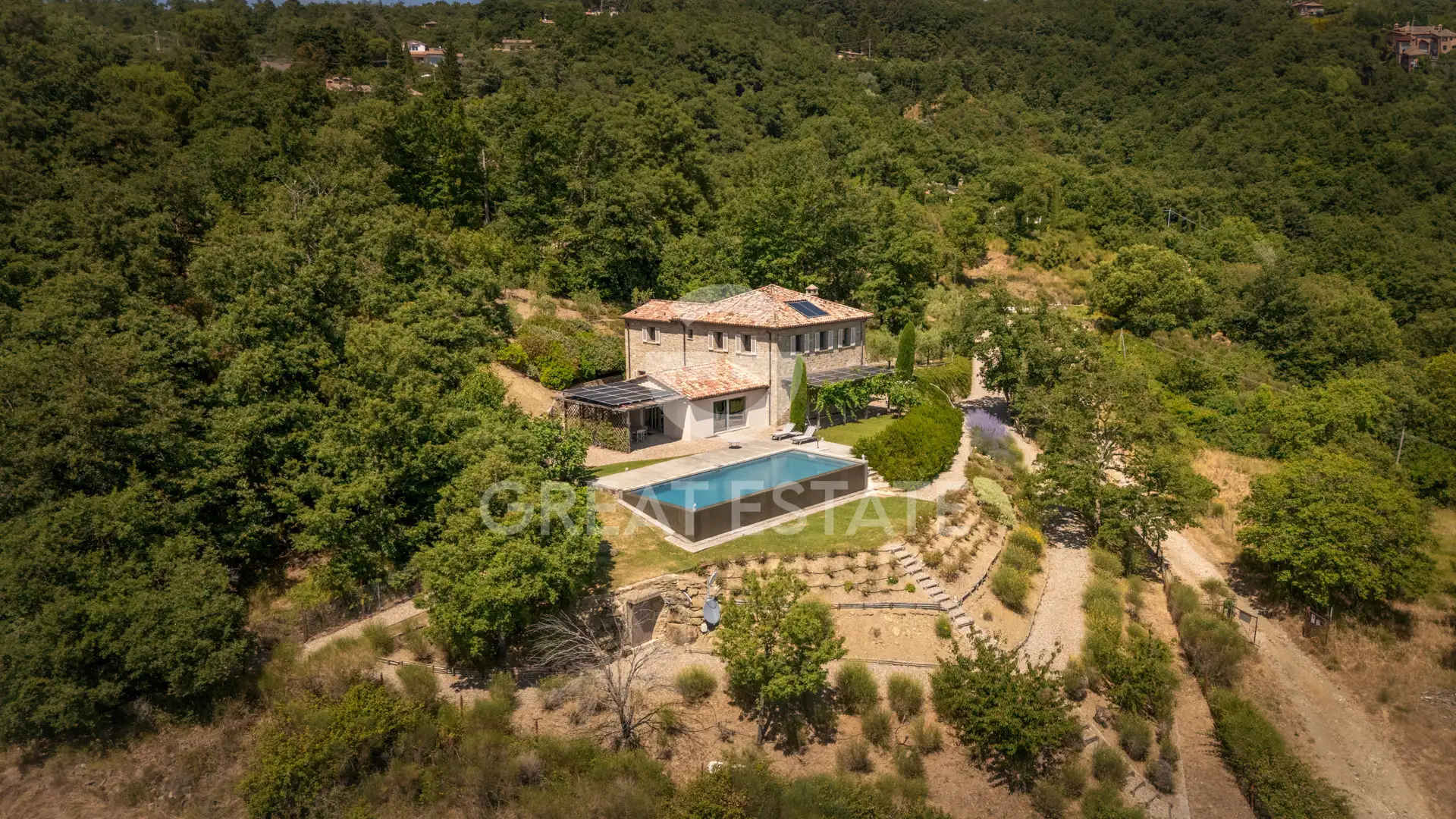 House 587m² in Italy, Perugia. Priced at 2250000€ rent photo-2