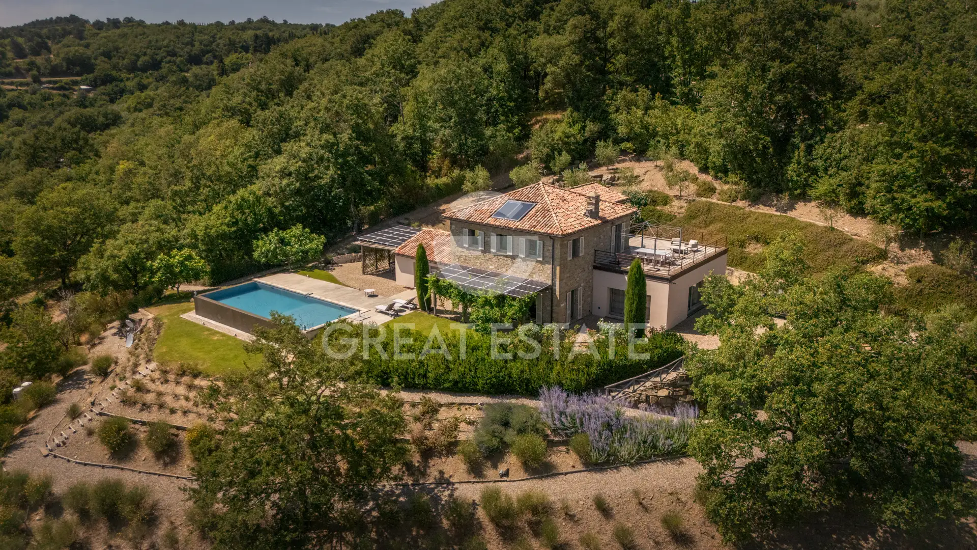 House 587m² in Italy, Perugia. Priced at 2250000€ rent photo-3
