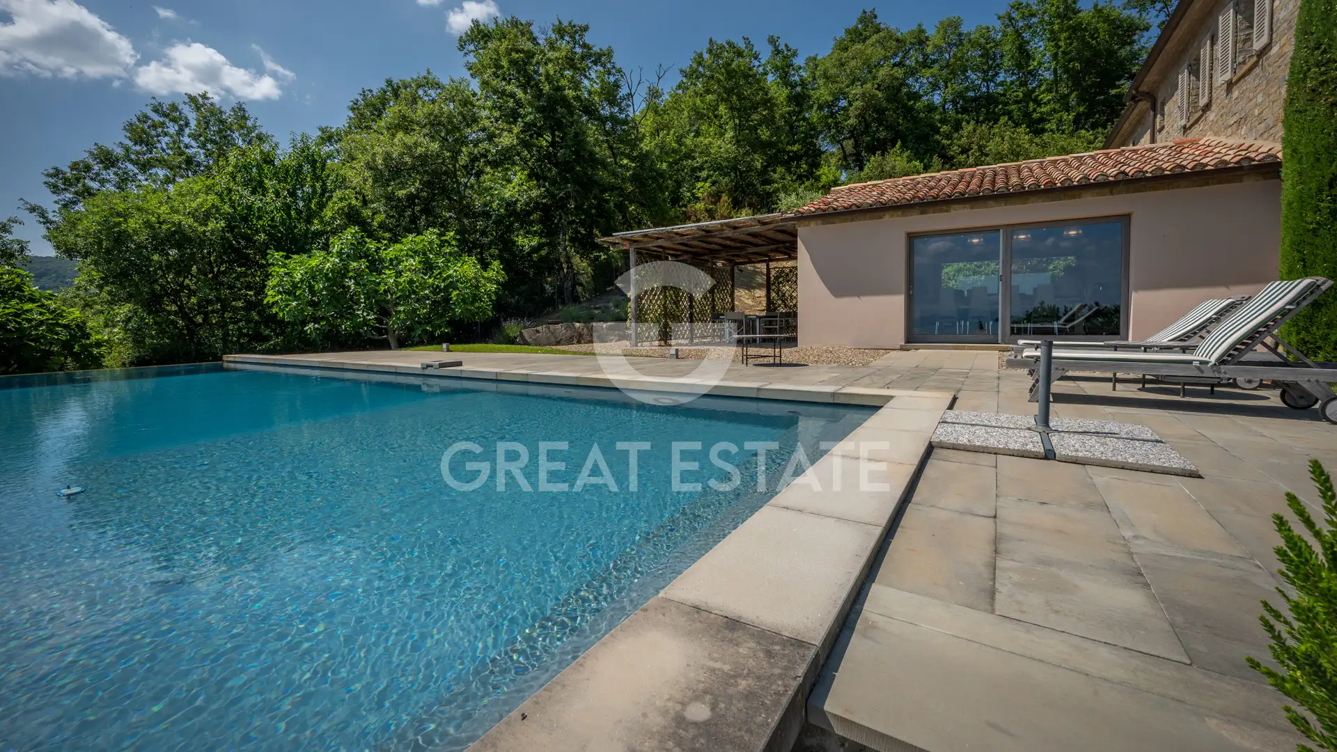 House 587m² in Italy, Perugia. Priced at 2250000€ rent photo-10