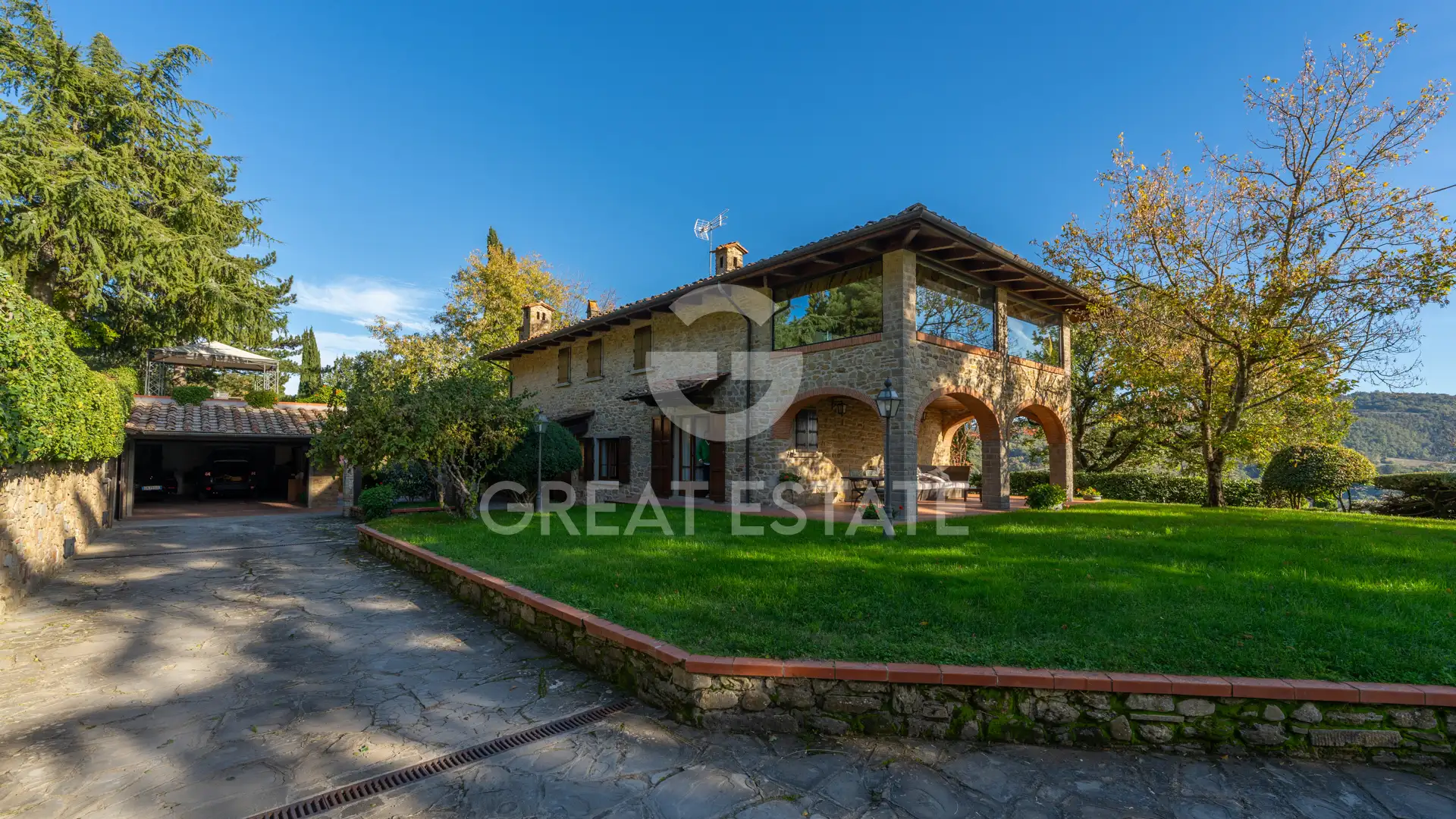 House 424m² in Italy, Arezzo. Priced at 1400000€ rent photo-1