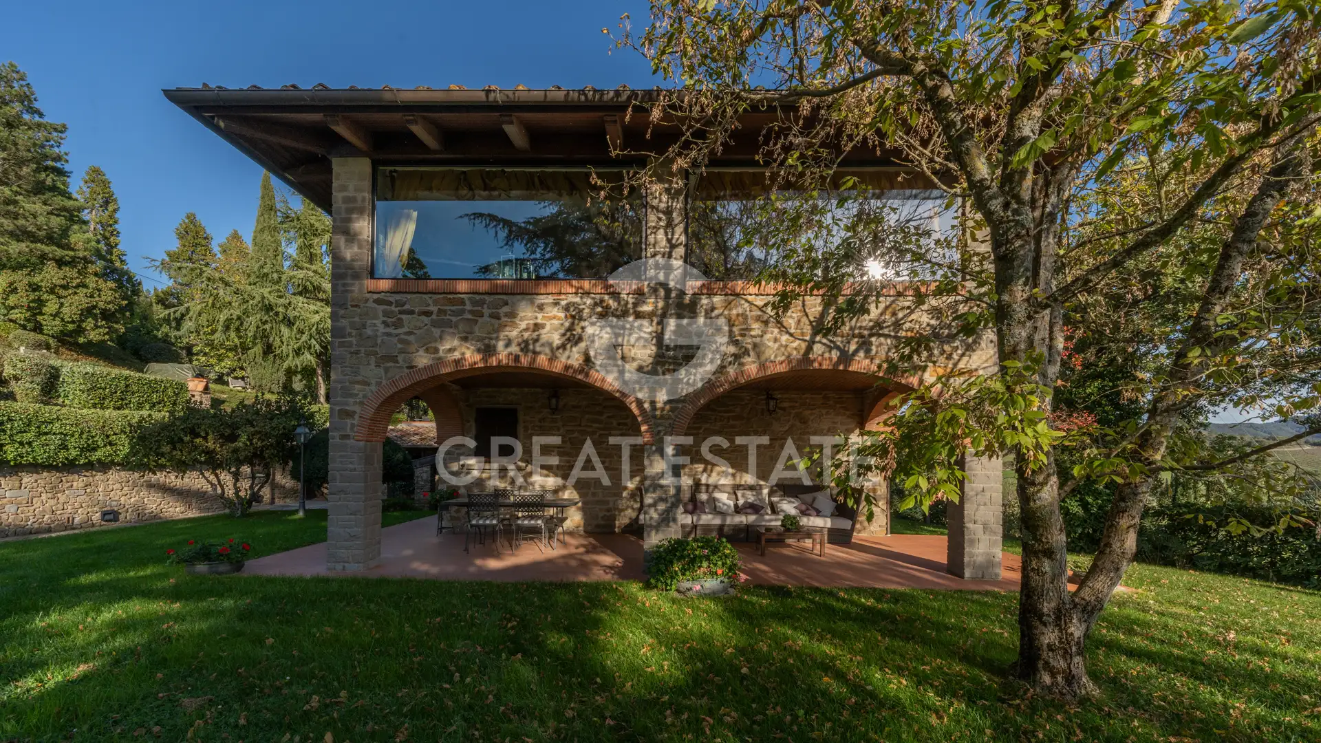 House 424m² in Italy, Arezzo. Priced at 1400000€ rent photo-2