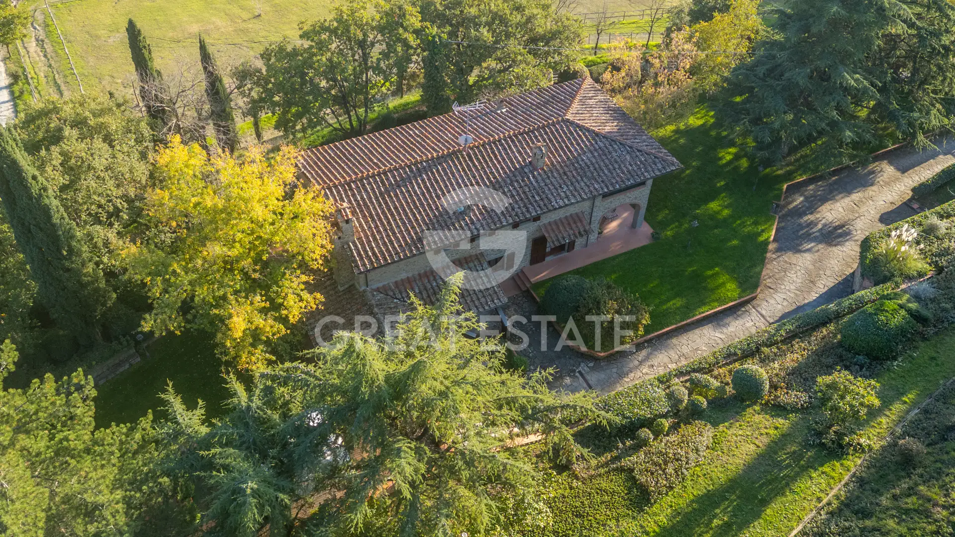 House 424m² in Italy, Arezzo. Priced at 1400000€ rent photo-3